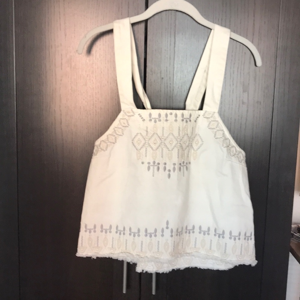 White, patterned top